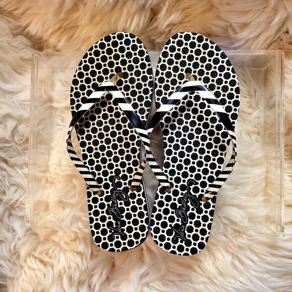 Vera Bradley sz.med.7-8, black and cream in color,and black&white on top! - Picture 1 of 7